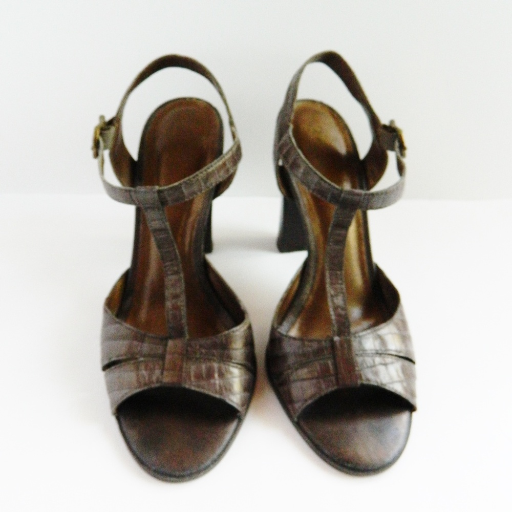 BCBG Bronze Brown Leather Heels